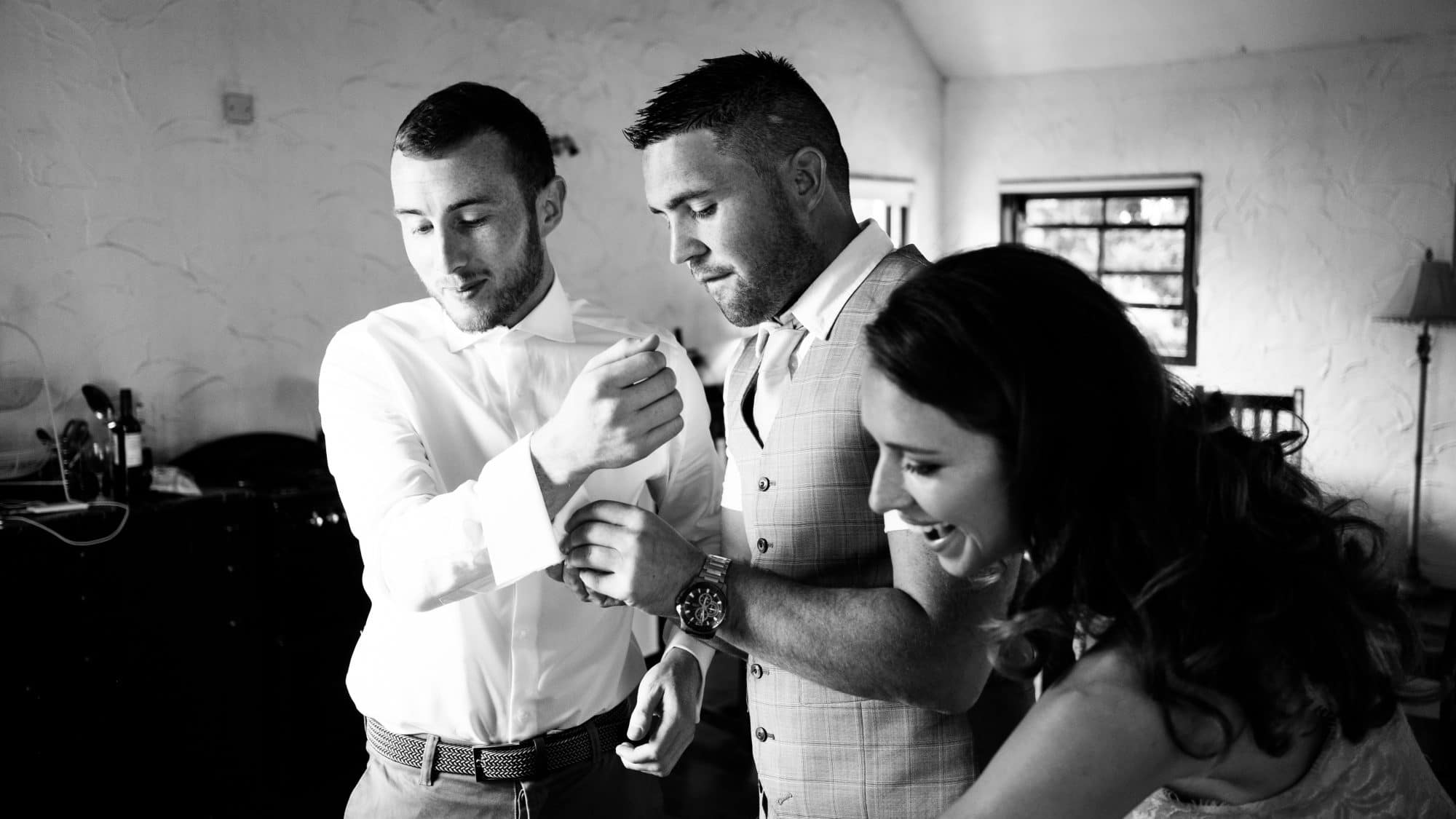 grooms helping with cufflinks